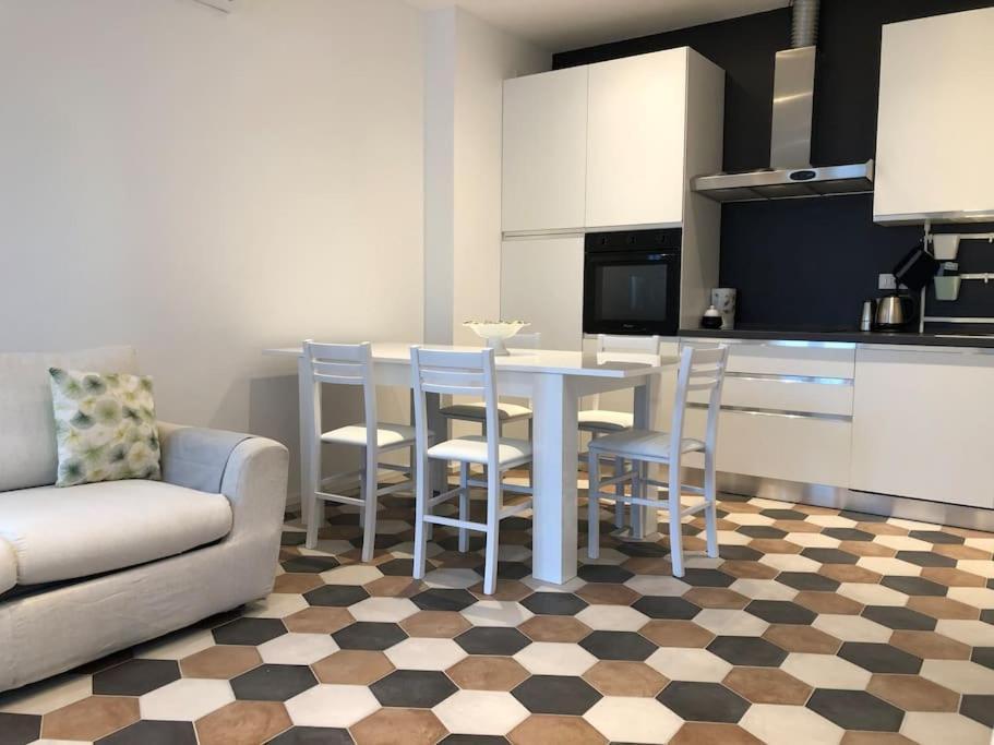 Apartment Ippolito - Elegante Bilocale In Centro Storico Faenza